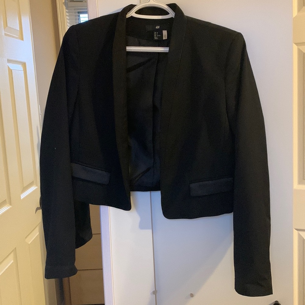 Crop blazer with satin details